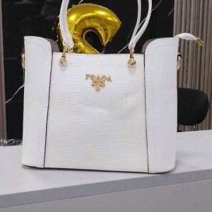 شنطة PRADA للنساء جلد ناعم كوركوديل